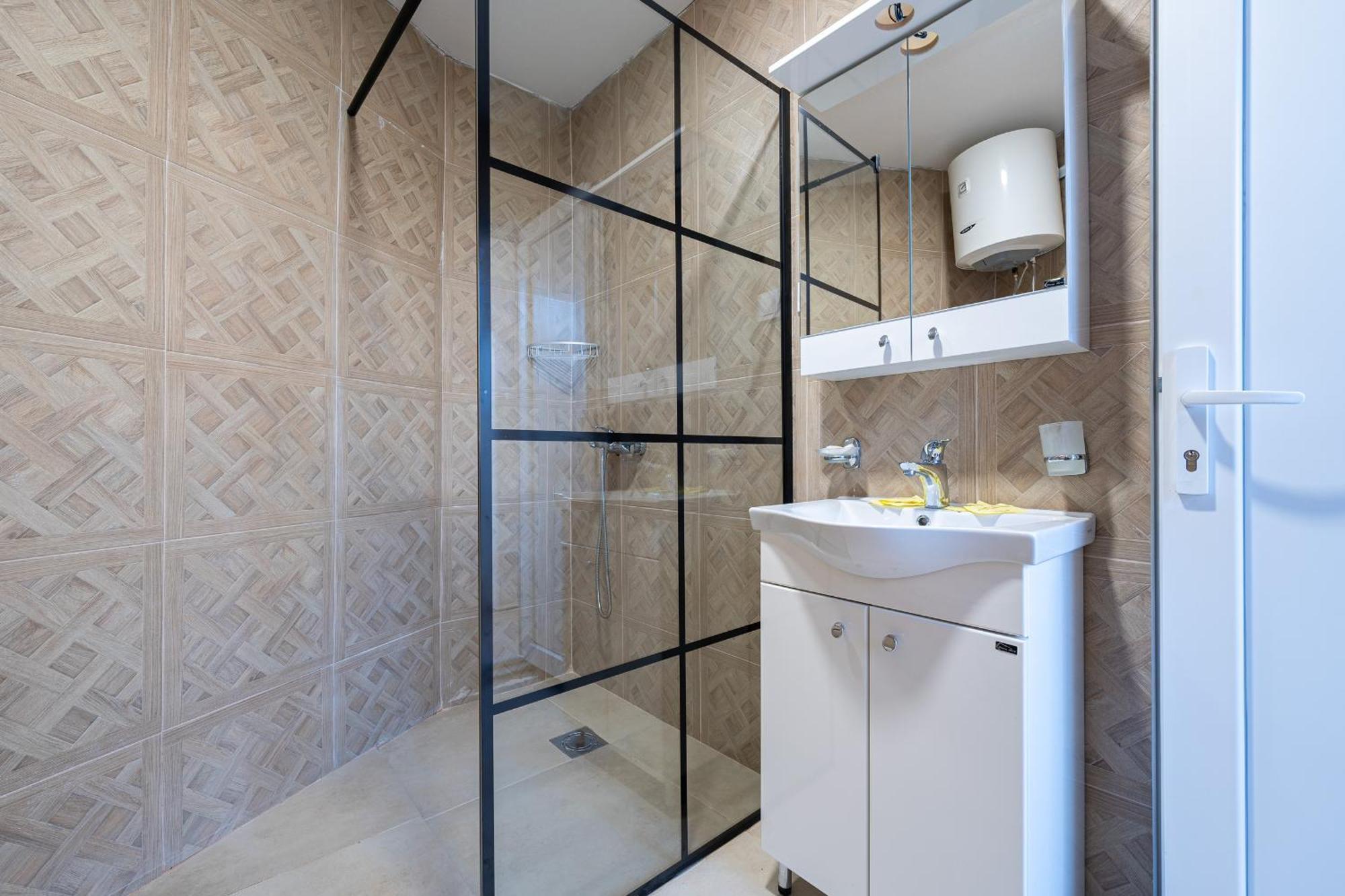 Regina Apartman *